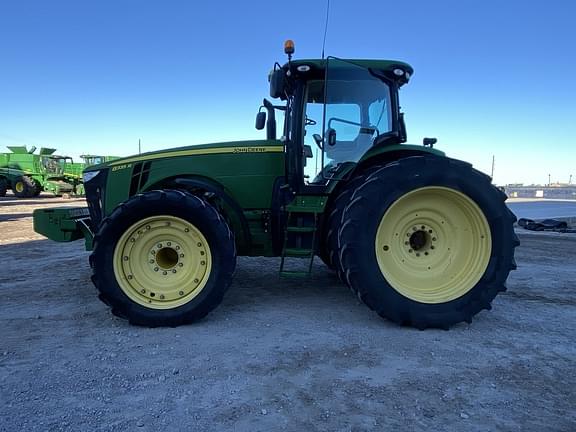 Image of John Deere 8335R equipment image 1