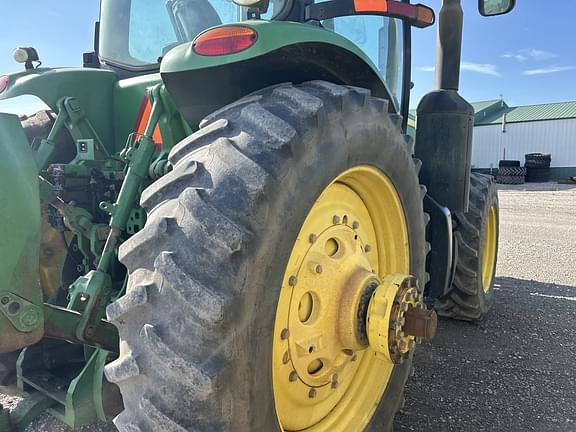 Image of John Deere 8335R equipment image 1