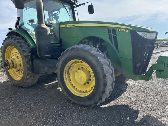 Image of John Deere 8335R equipment image 4