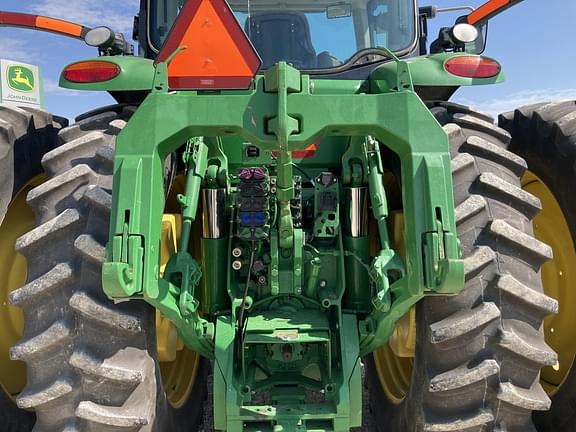 Image of John Deere 8335R equipment image 4