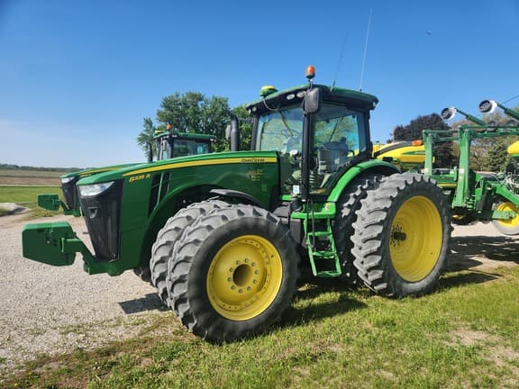 Image of John Deere 8335R equipment image 1