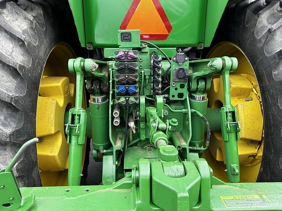 Image of John Deere 8335R equipment image 4