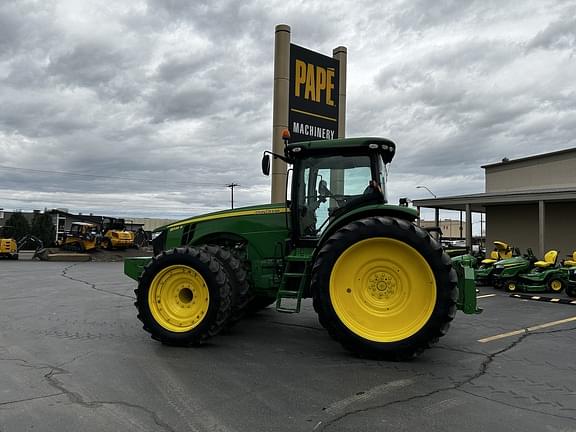 Image of John Deere 8335R equipment image 1