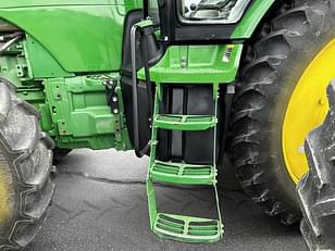 Main image John Deere 8335R 3