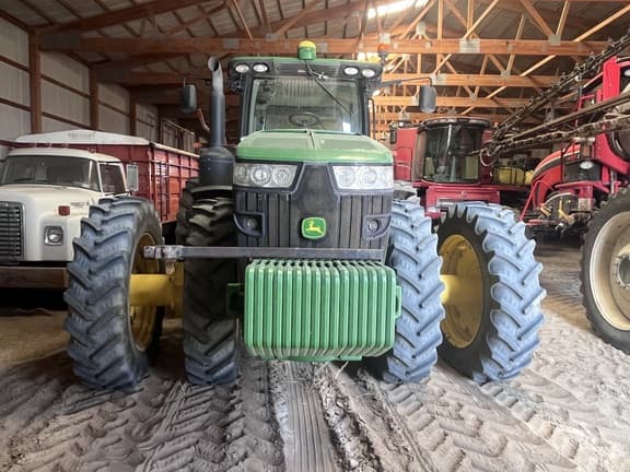 Image of John Deere 8335R equipment image 1