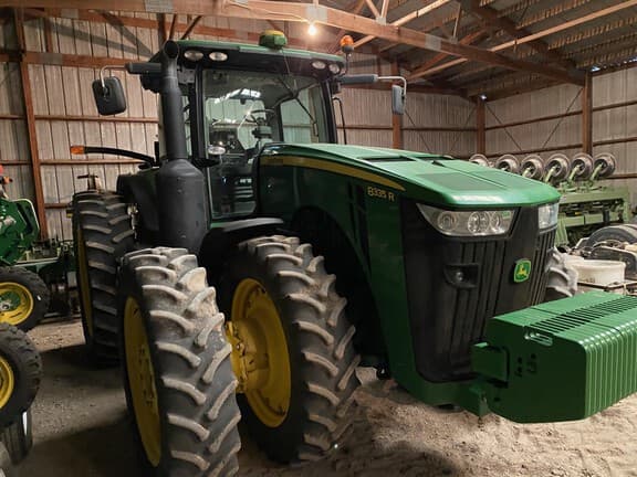 Image of John Deere 8335R equipment image 2