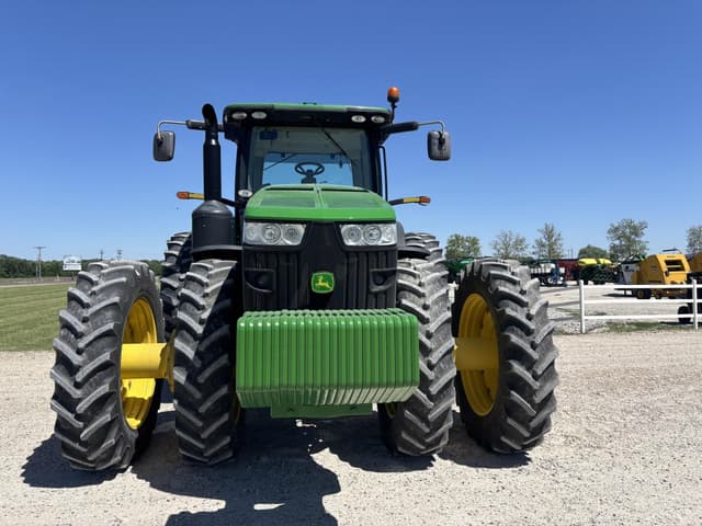 Image of John Deere 8335R equipment image 1