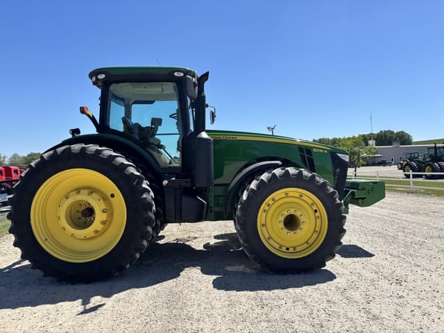 Image of John Deere 8335R equipment image 3
