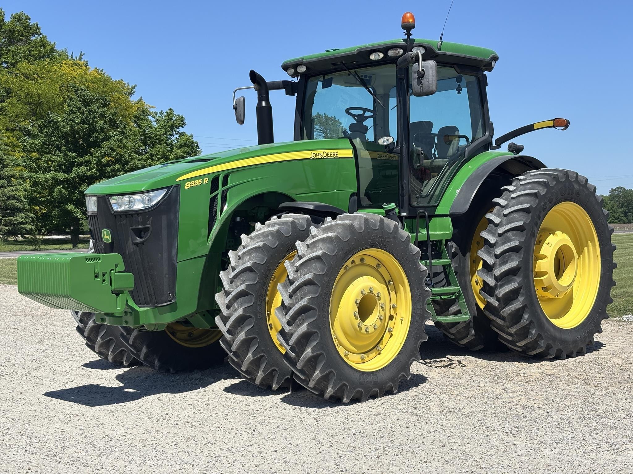 2011 John Deere 8335R Equipment Image0