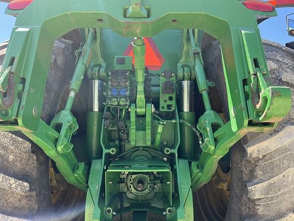 Image of John Deere 8335R equipment image 4