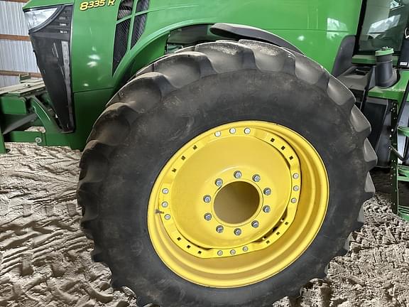 Image of John Deere 8335R Image 1