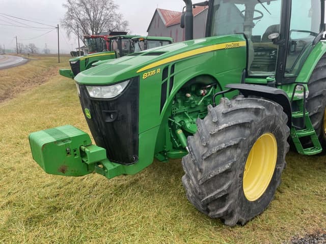 Image of John Deere 8335R equipment image 1