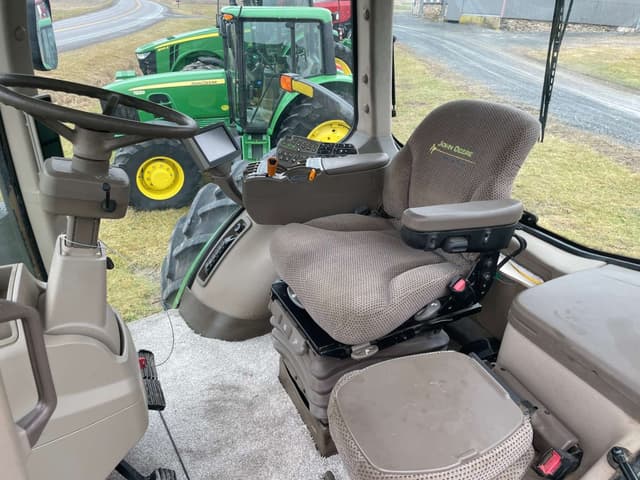 Image of John Deere 8335R equipment image 4