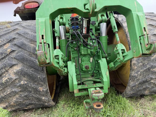 Image of John Deere 8335RT equipment image 4