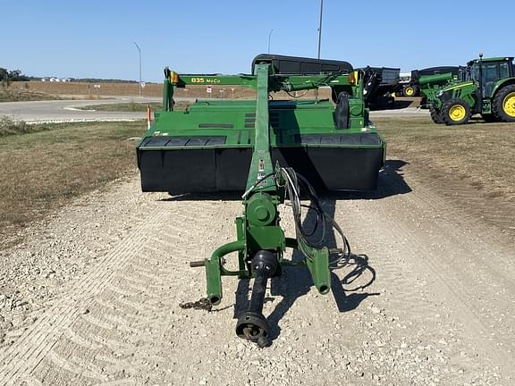 Image of John Deere 835 equipment image 1