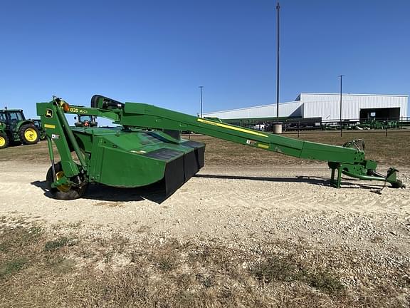 Image of John Deere 835 equipment image 3