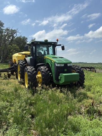 2011 John Deere 8360R Equipment Image0