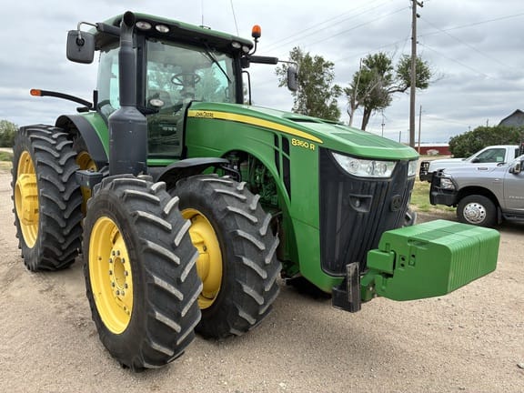2011 John Deere 8360R Equipment Image0