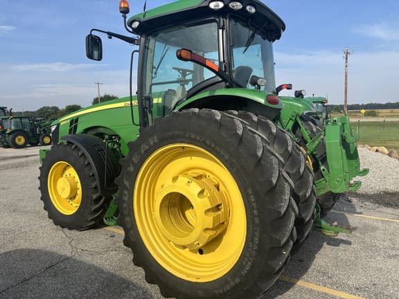 Image of John Deere 8360R equipment image 2
