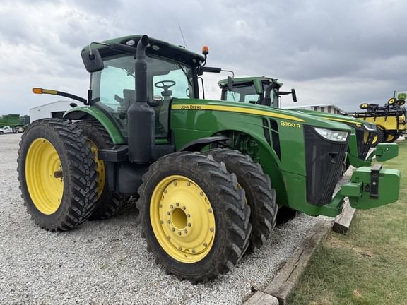 2011 John Deere 8360R Equipment Image0