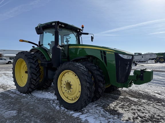 2011 John Deere 8360R Equipment Image0