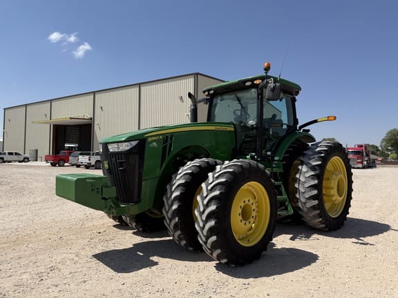 2011 John Deere 8360R Equipment Image0