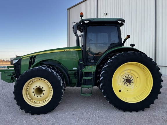 2011 John Deere 8360R Equipment Image0