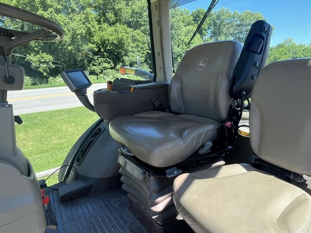 Image of John Deere 8360R equipment image 4