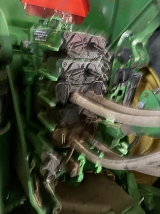 Image of John Deere 8360R equipment image 4