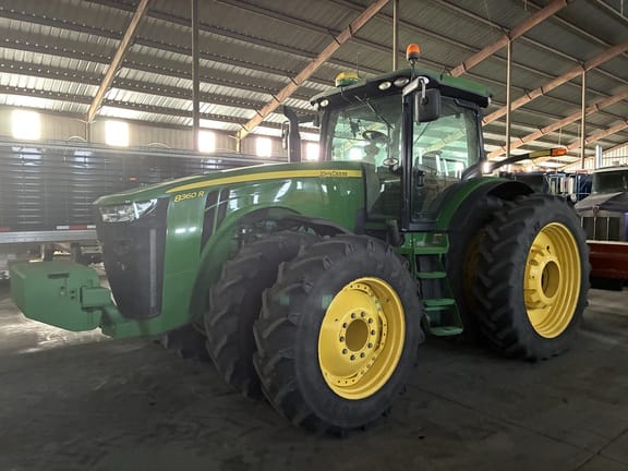 2011 John Deere 8360R Equipment Image0