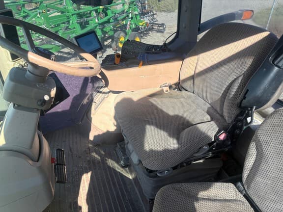 Image of John Deere 8360R equipment image 4