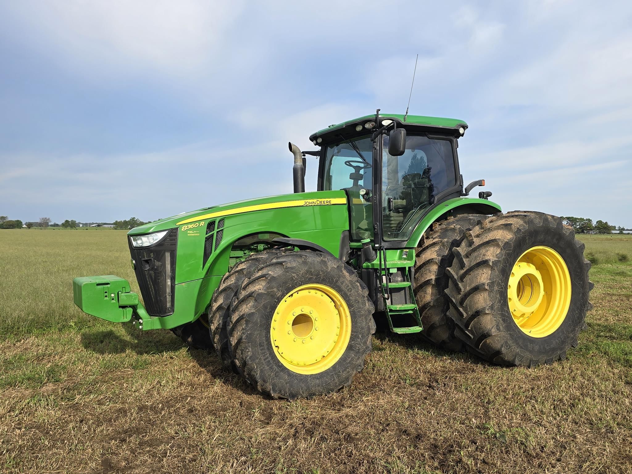 2011 John Deere 8360R Equipment Image0
