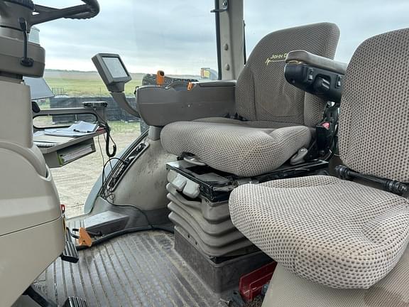 Image of John Deere 8360R equipment image 4