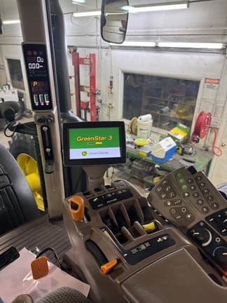 Image of John Deere 8360R equipment image 4