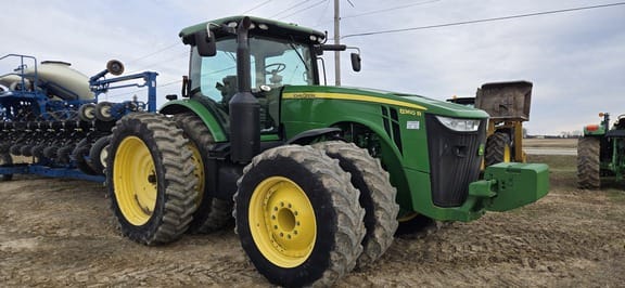 2011 John Deere 8360R Equipment Image0