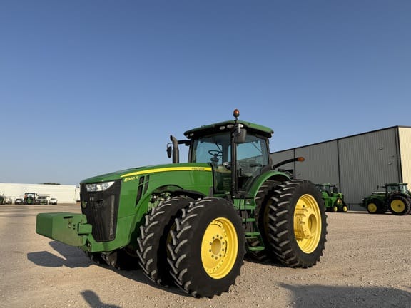 2011 John Deere 8360R Equipment Image0