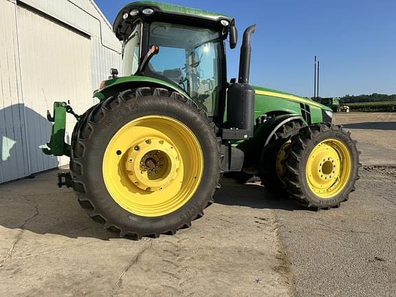 Image of John Deere 8360R equipment image 4