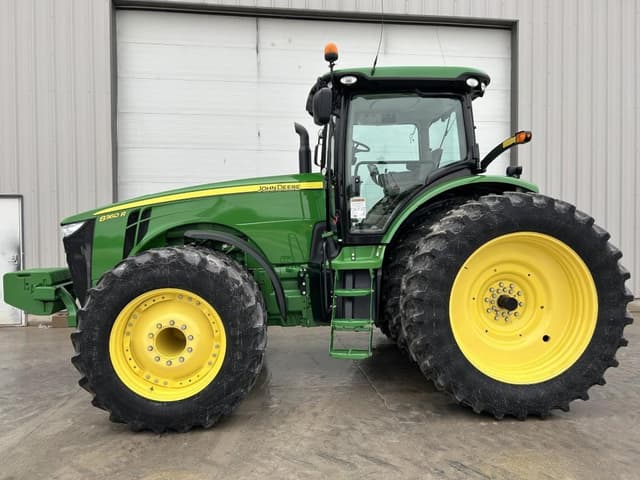 Image of John Deere 8360R equipment image 2