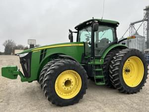 2011 John Deere 8360R Image
