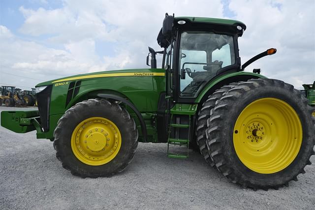 Image of John Deere 8360R equipment image 2