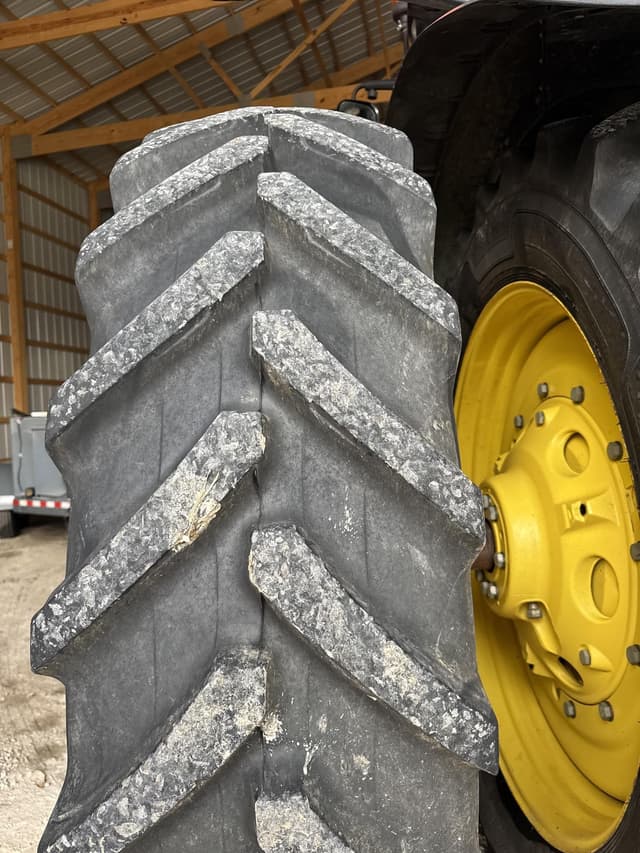 Image of John Deere 8360R equipment image 3