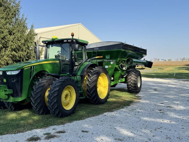 Image of John Deere 8360R equipment image 1