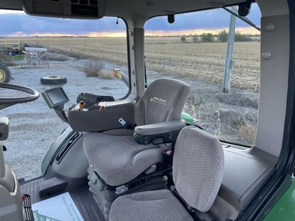 Image of John Deere 8360R equipment image 4