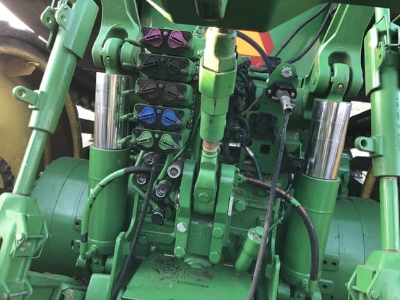 Image of John Deere 8360RT equipment image 4