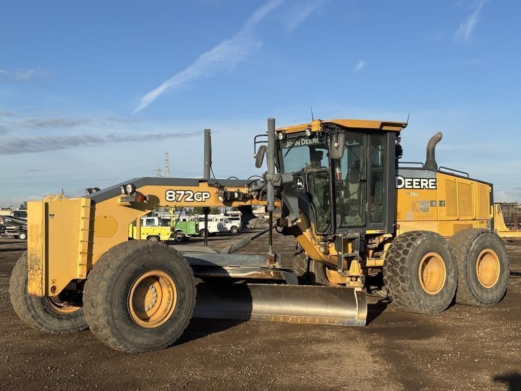 2011 John Deere 872GP Equipment Image0