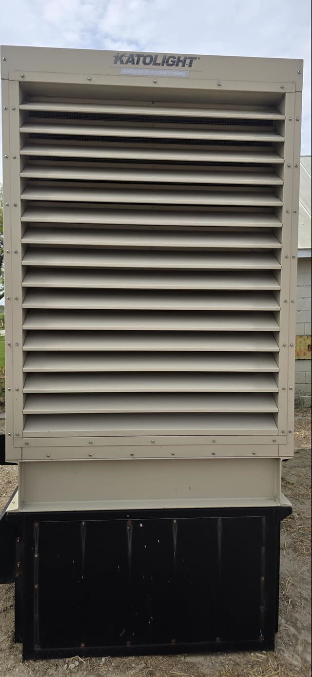 Image of John Deere 6090HF equipment image 3