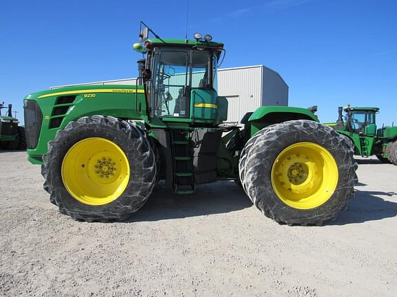 Image of John Deere 9230 equipment image 1