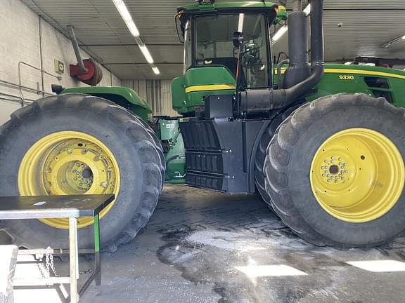 Image of John Deere 9330 equipment image 3