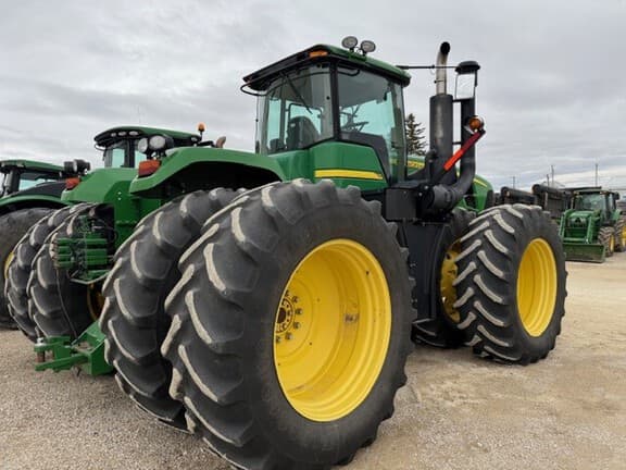 Image of John Deere 9330 equipment image 2