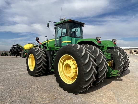 Image of John Deere 9330 equipment image 2